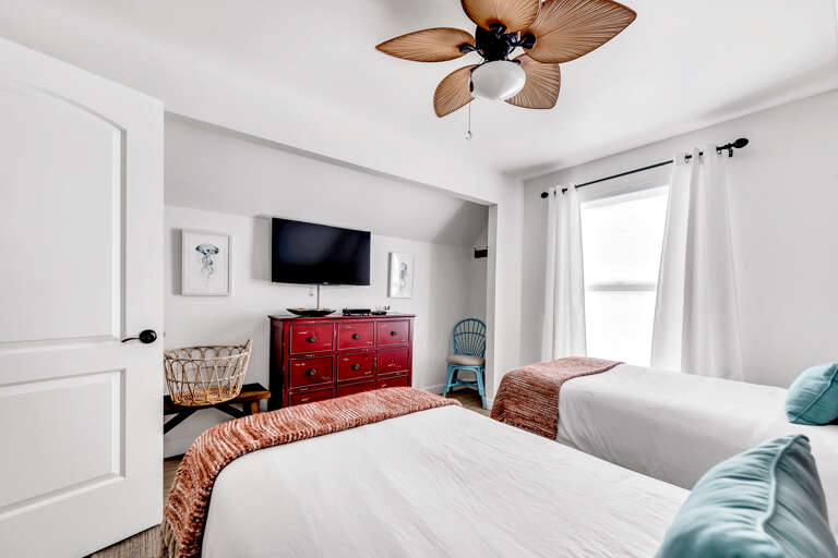 Third Bedroom - Two Twins