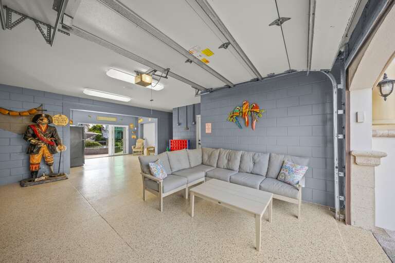 Indoor, Garage Lounge Seating