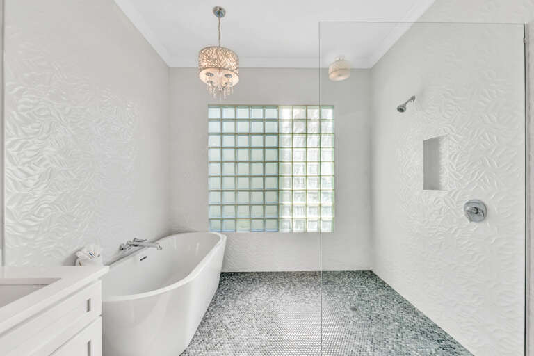 Primary En-Suite