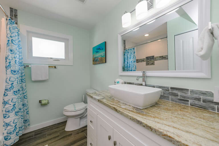 Minimalist Bath With Sink