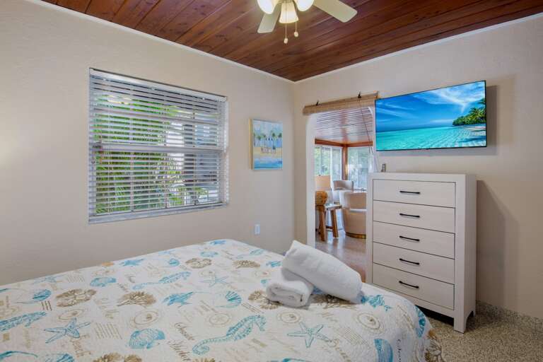 Primary Bedroom, Queen