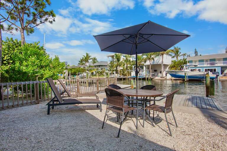 Canal Front Dining, Loungers