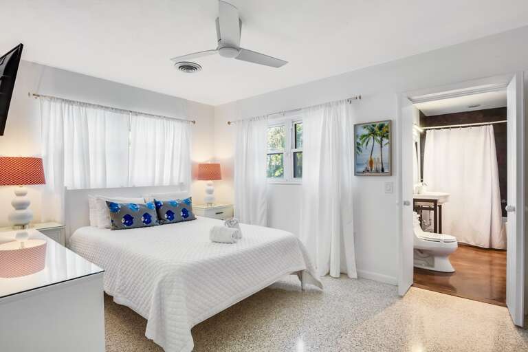 Second Bedroom, Queen