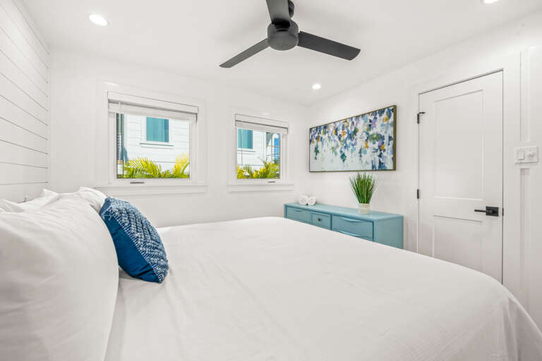Second Bedroom, Queen bed