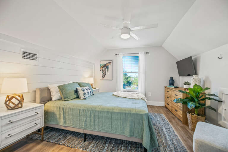 Second Bedroom - Queen