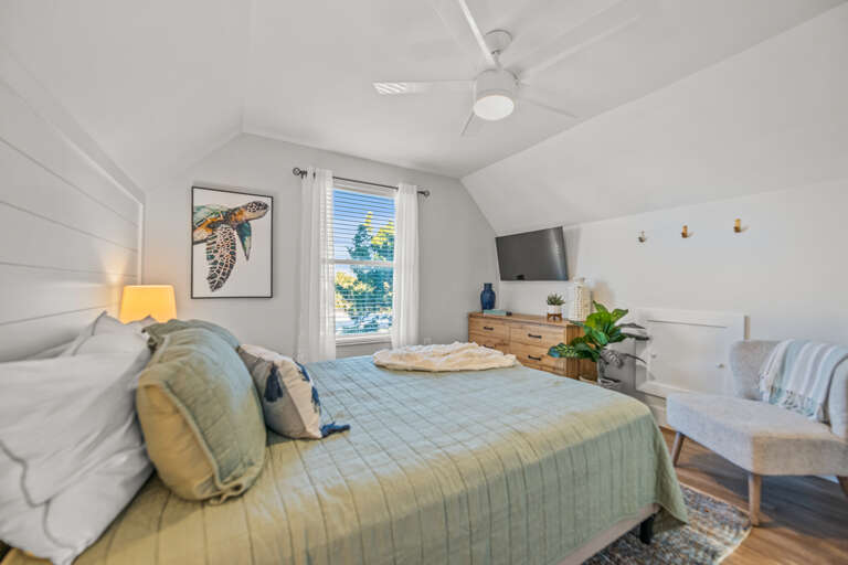 Second Bedroom - Queen
