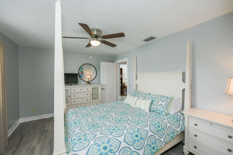 Primary Bedroom, Queen