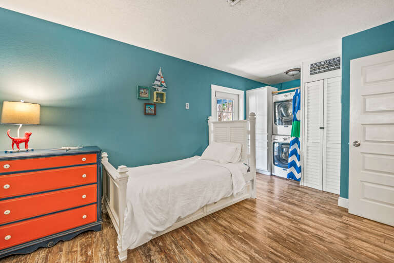 Third Bedroom, Two Twins