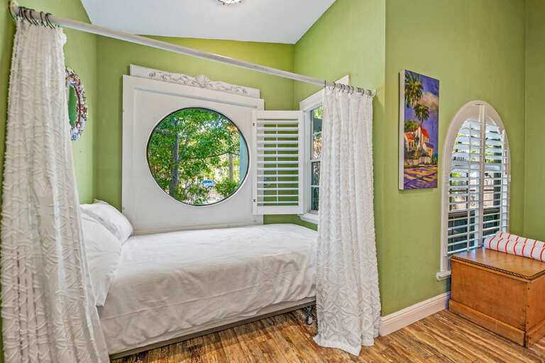 Second Bedroom, Queen and Twin