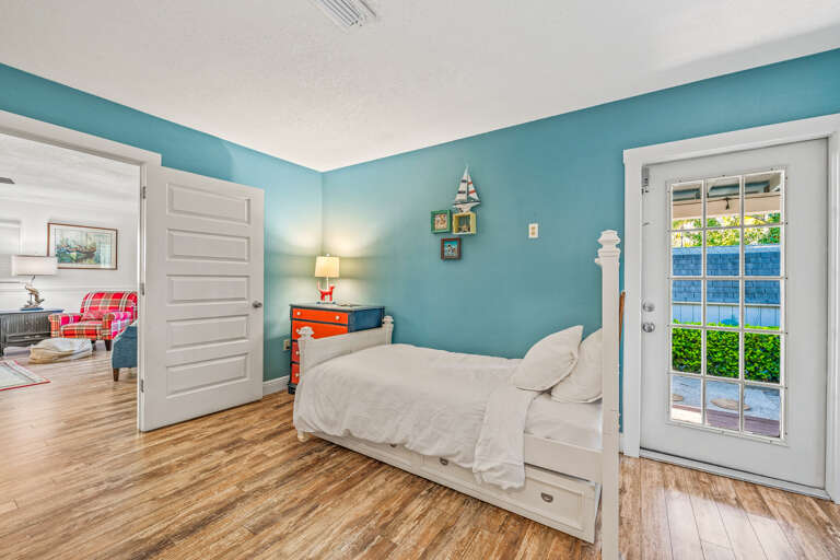 Third Bedroom, Two Twins