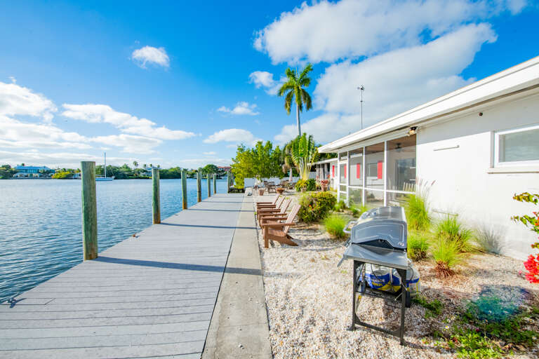 Waterfront Deck, Outdoor Grill