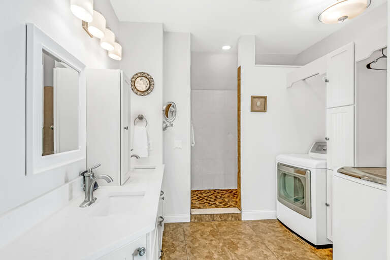 Primary En-Suite