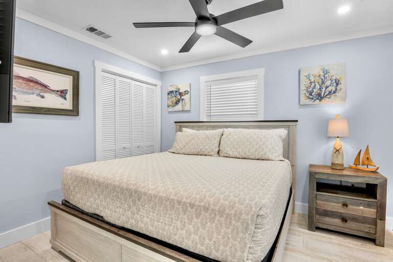 Second Bedroom, Queen bed