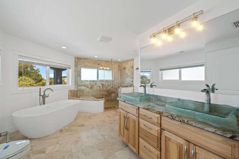 Primary Ensuite Bathroom with Soaking Tub