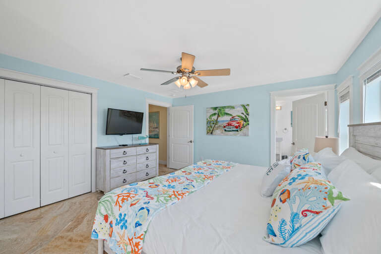 Bedroom Two, 3rd floor - King Bed with Ensuite Bathroom