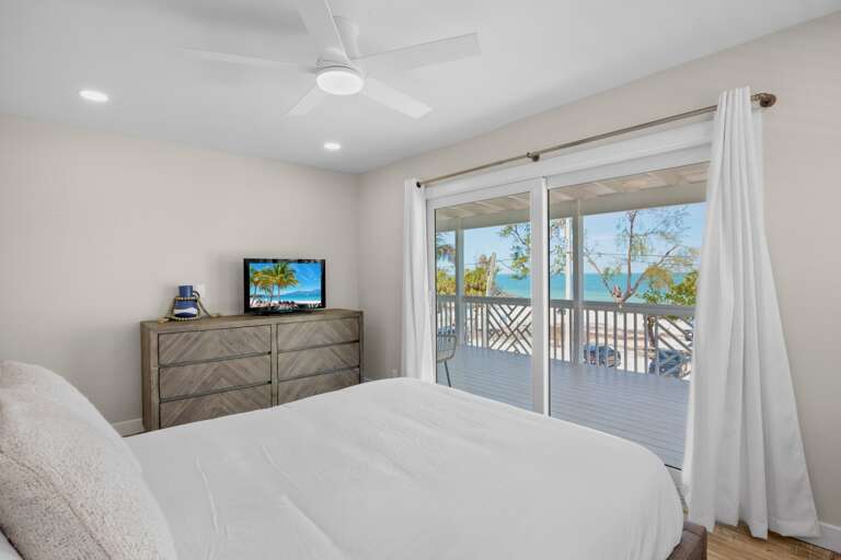Second Bedroom, Queen