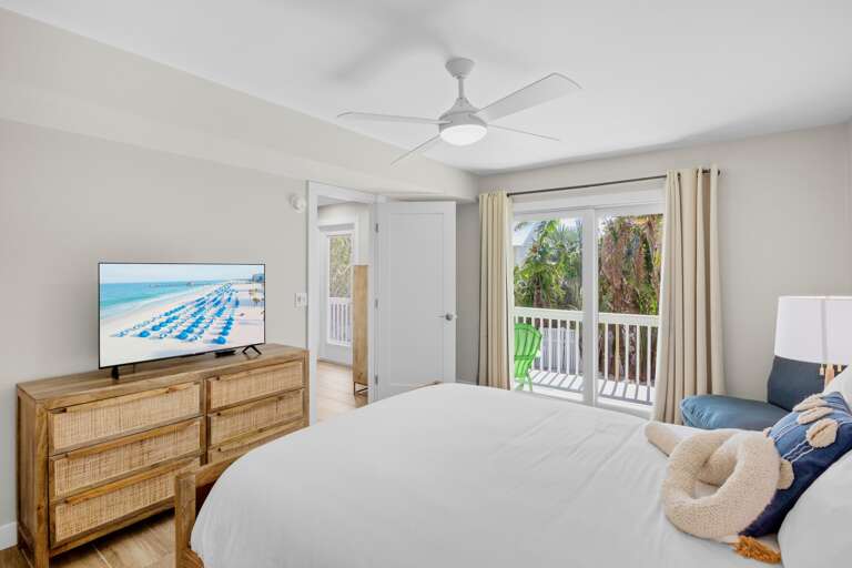 Third Bedroom, Queen