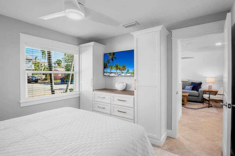 Second Bedroom, Queen