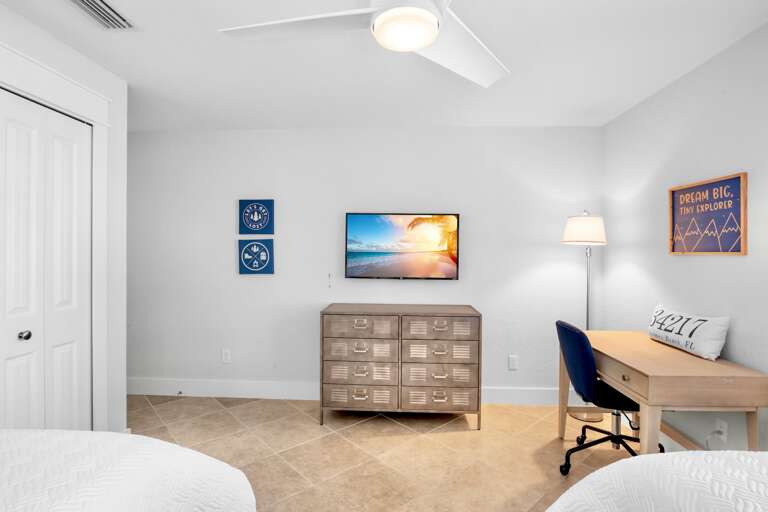 Third Bedroom, Two Twins