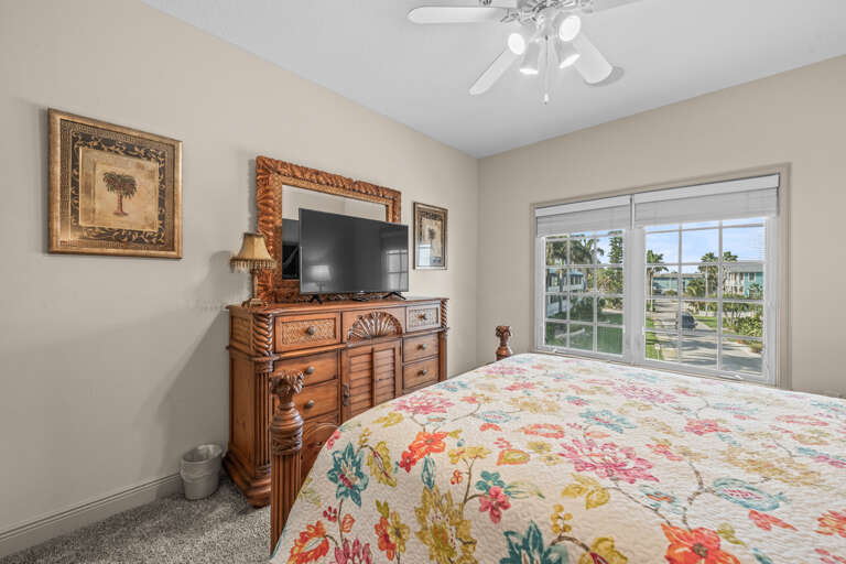 Second Bedroom - Queen
