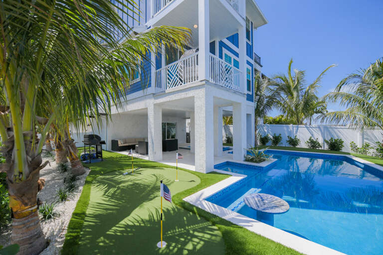 Putting Green, Swim Up Bar