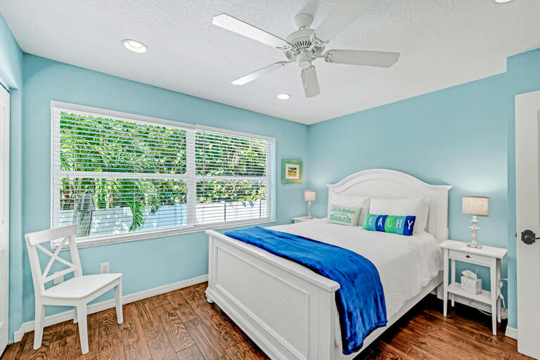 Second Bedroom - Queen