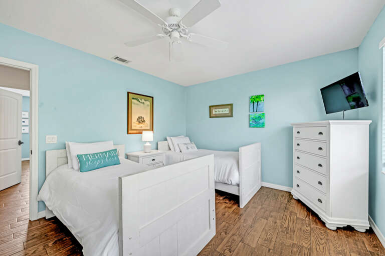 Third Bedroom - Two Twins