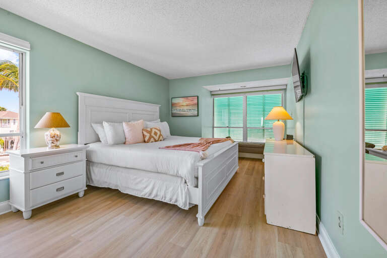 Second Bedroom, King