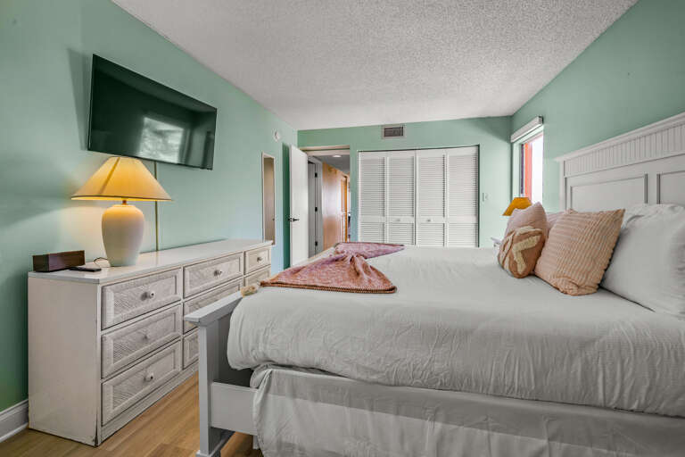 Second Bedroom, King