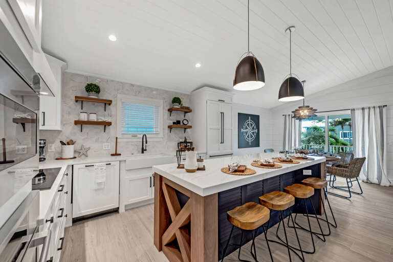 Fully Equipped Kitchen - Breakfast Bar
