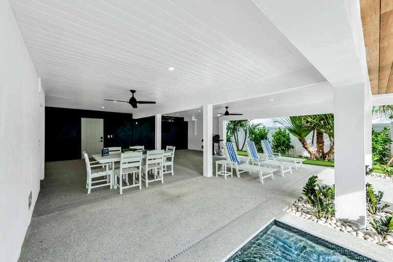 Large Covered Lanai