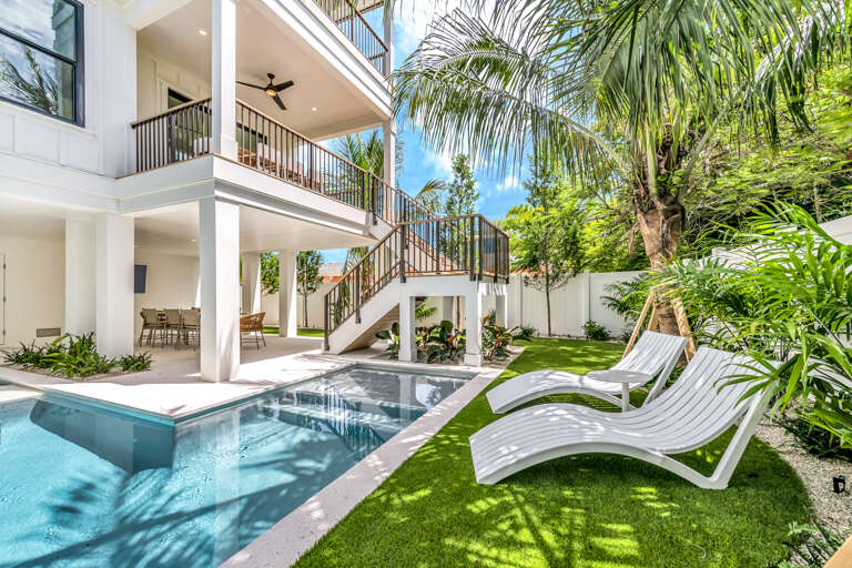 Private Pool and Lounge