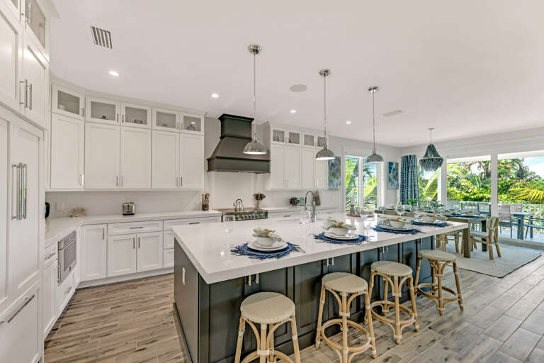 Breakfast Bar - Fully Equipped Kitchen