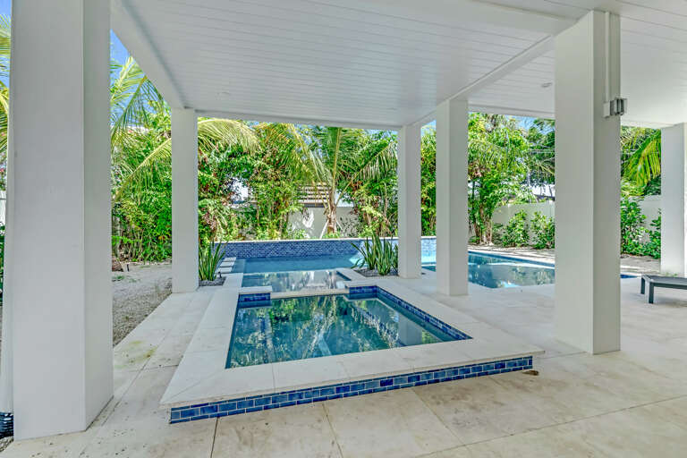 Large Private Pool and Spa