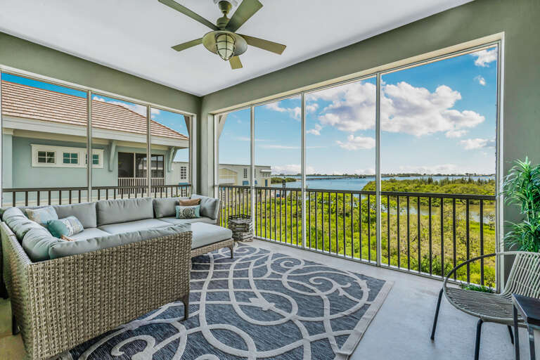 Private Balcony - Bay Views