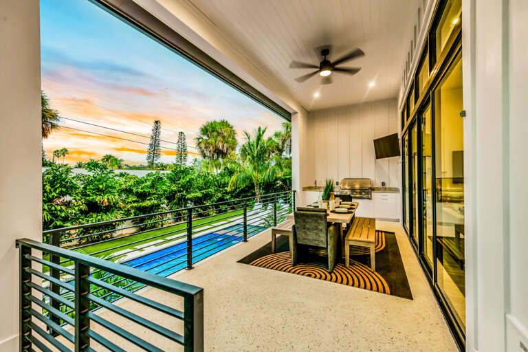 Balcony - Outdoor Dining