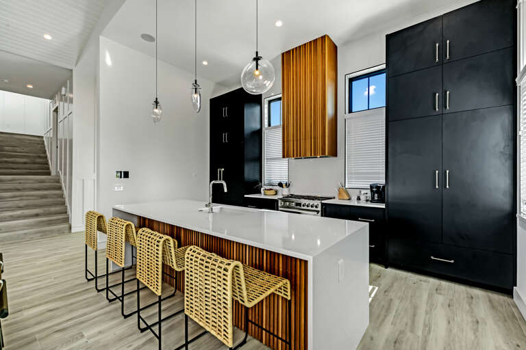 Kitchen and Breakfast Bar