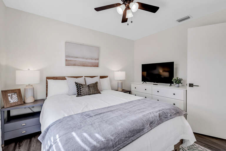 Second Bedroom - Queen