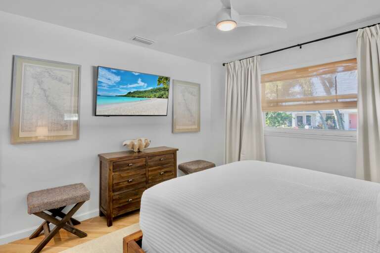 Third Bedroom, Queen bed