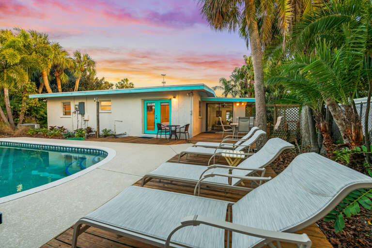 Private Pool and Lounge