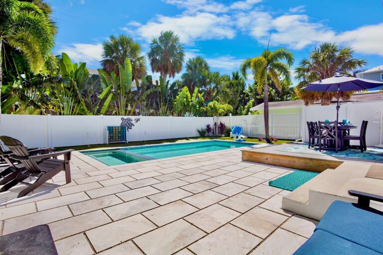 Outdoor Pool, Spa, and Lounge - A Charming Beach Cottage on Elm
