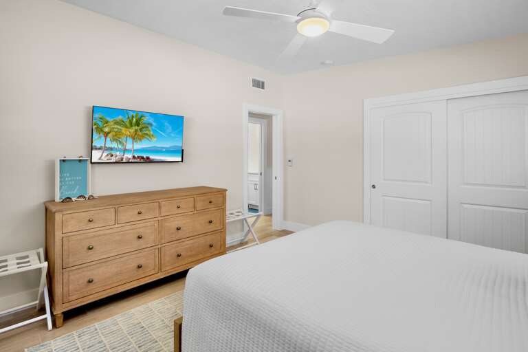 Second Bedroom - Queen