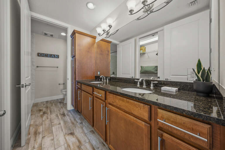 Primary En-suite Bathroom