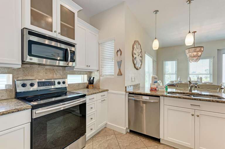 Fully-Equipped Kitchen - Anna Maria Island Locals