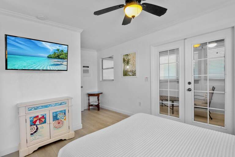 Second Bedroom, Queen