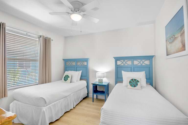 Second Bedroom - Queen