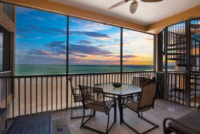 Sunset Balcony Dining!