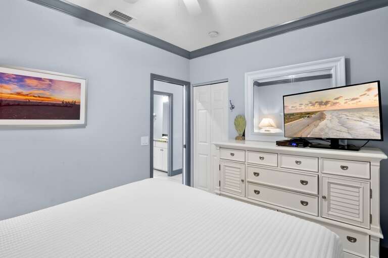 Second Bedroom, Queen