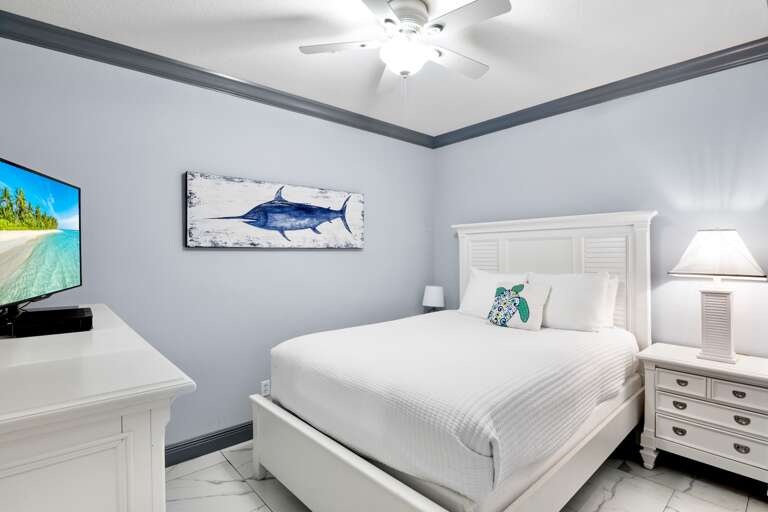 Second Bedroom, Queen