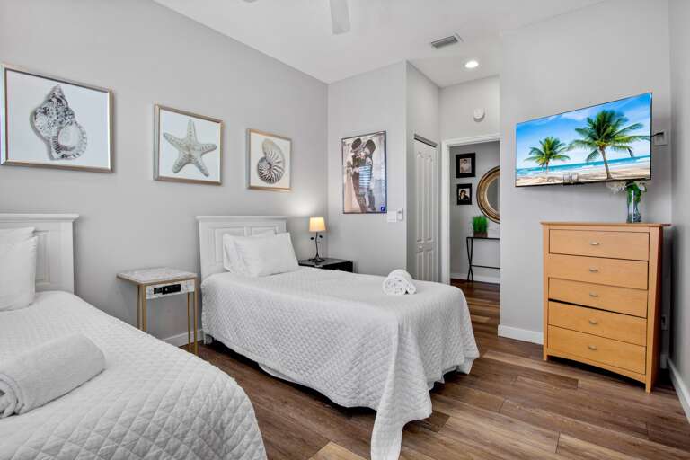 Second Bedroom, Two twin beds